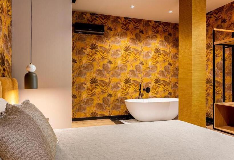 سوییت با چشم‌انداز باغ, Saman Hotel Boutique