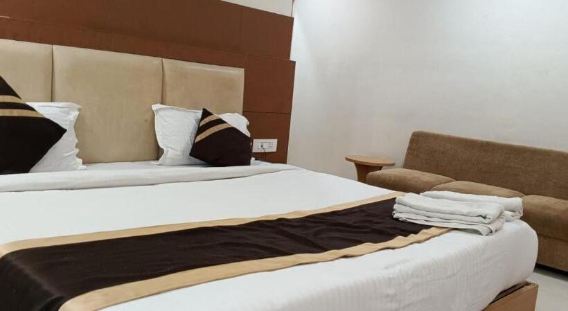 اتاق لوکس با تخت بزرگ, Ananda Inn