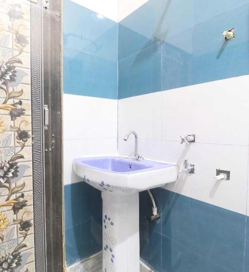 Трехместный Номер Классика, Oyo Foji Guest House