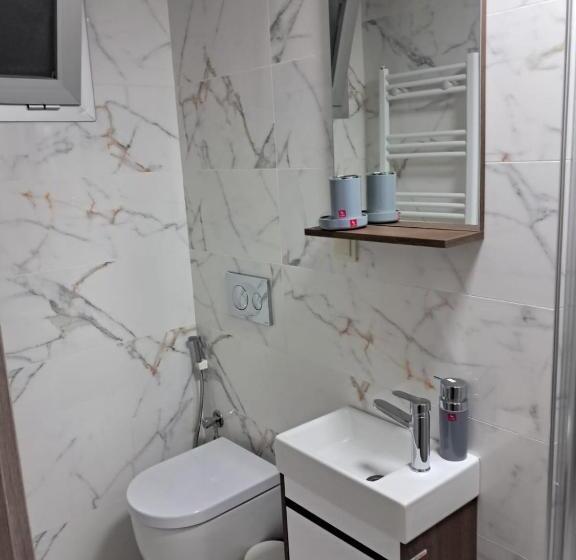 اتاق دوبلکس, Noor Family Apartments