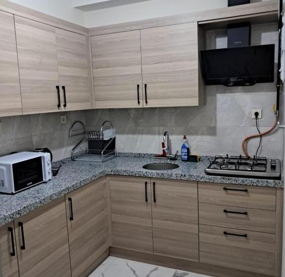 اتاق دوبلکس, Noor Family Apartments