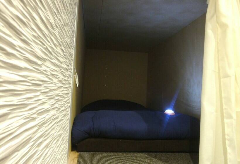 Кровать в Общей Комнате, Relak Guest House 登別 Station