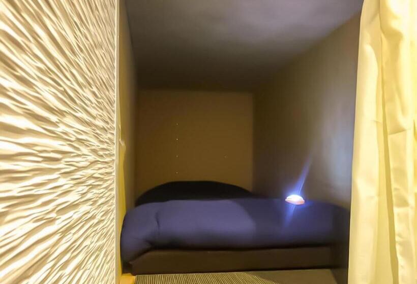 Кровать в Общей Комнате, Relak Guest House 登別 Station