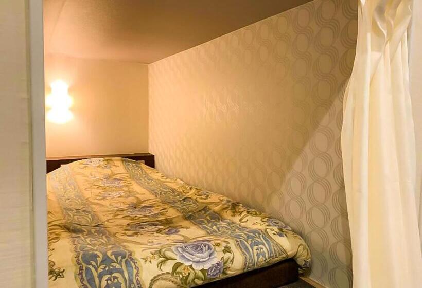 Номер Стандарт Четырехместный Совместный Санузел, Relak Guest House 登別 Station