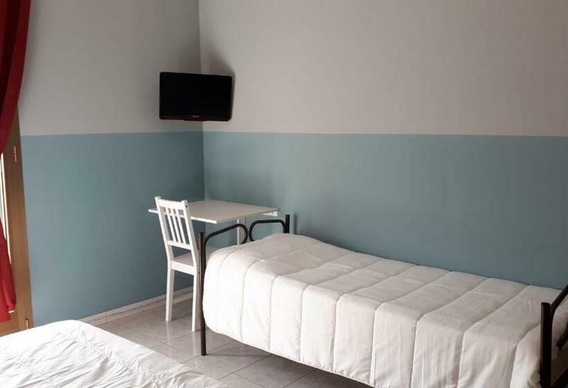 バルコニー付きスタンダードルーム, Albergo Jolanda