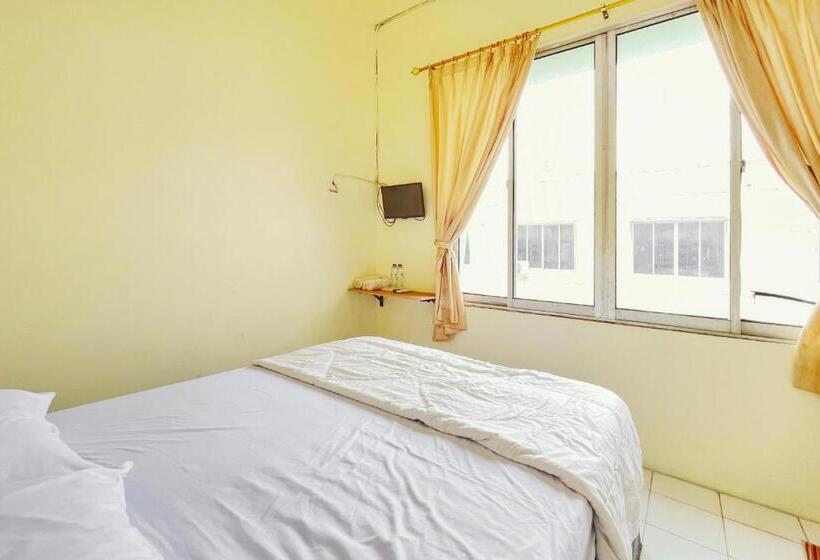 Номер Стандарт, Reddoorz Near Soekarno Hatta Airport 3