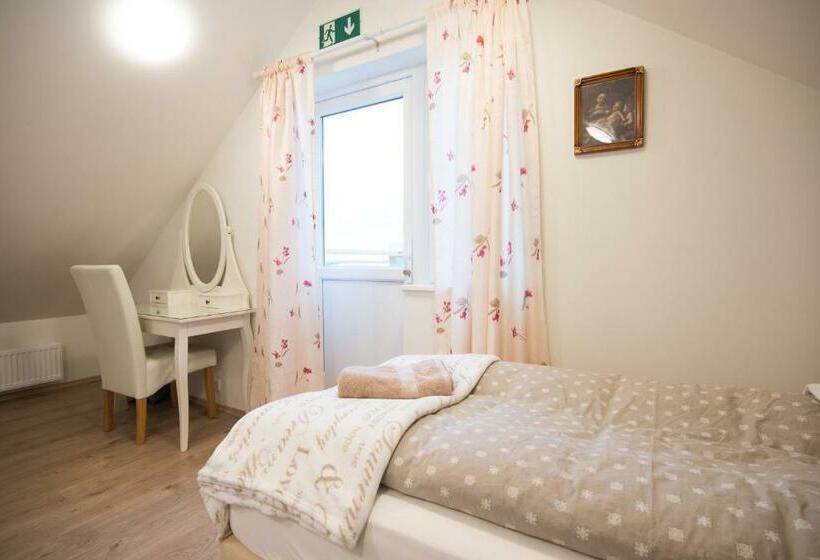 اتاق استاندارد با سرویس بهداشتی مشترک, Guesthouse Grund