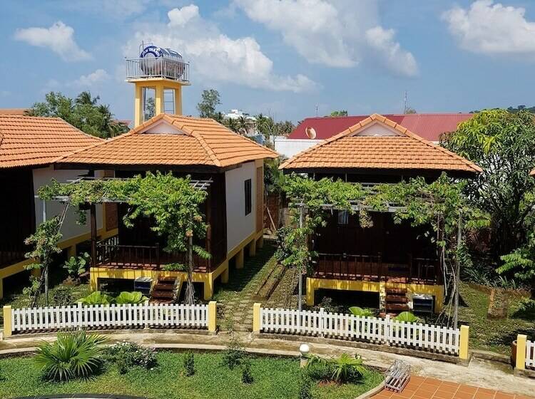 اتاق لوکس با چشم‌انداز باغ, Hung Vuong Resort