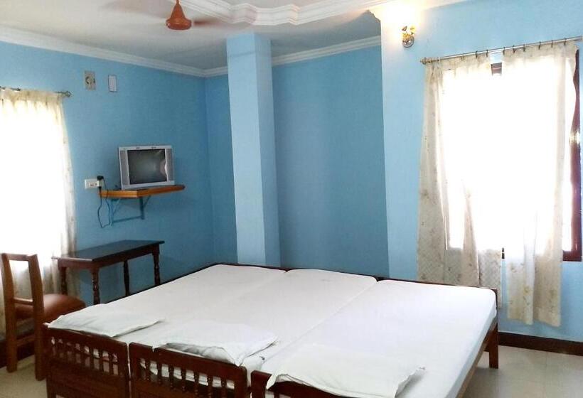 Standard Triple Room, Ganga Palace
