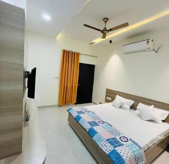 اتاق استاندارد, Log Inn Banaras