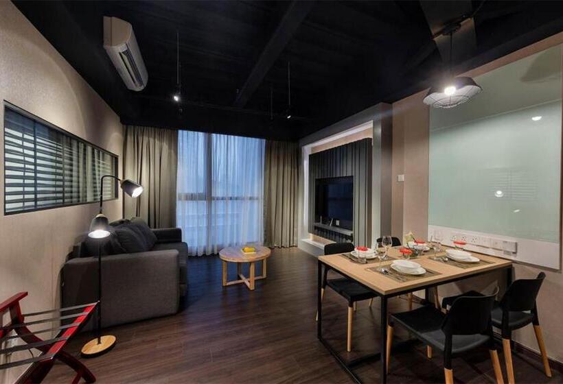 سوییت لوکس, The Granite Luxury