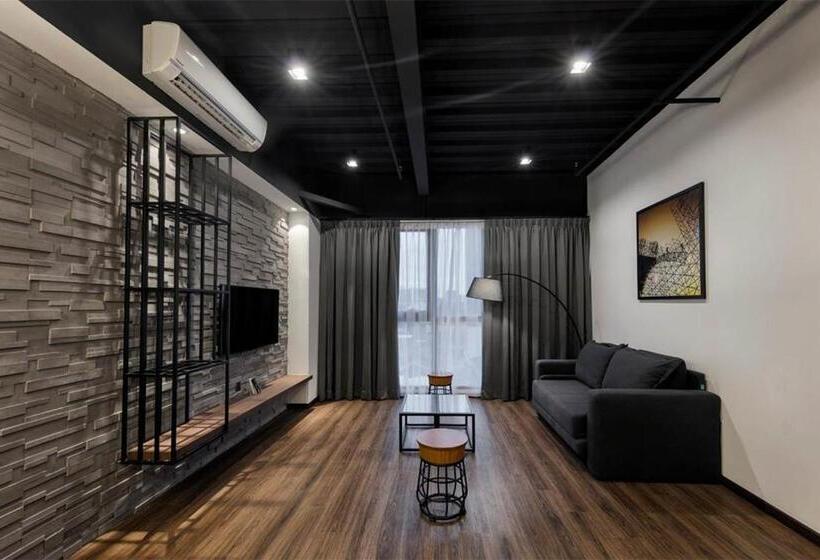 سوئیت کلاسیک, The Granite Luxury