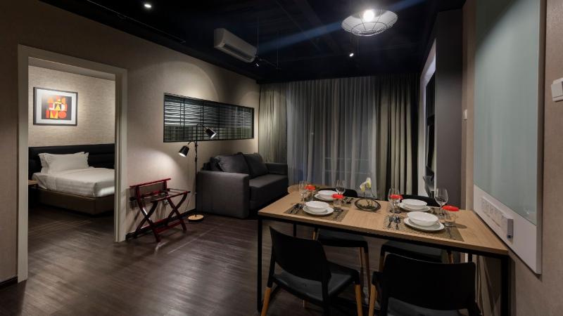 سوییت لوکس, The Granite Luxury