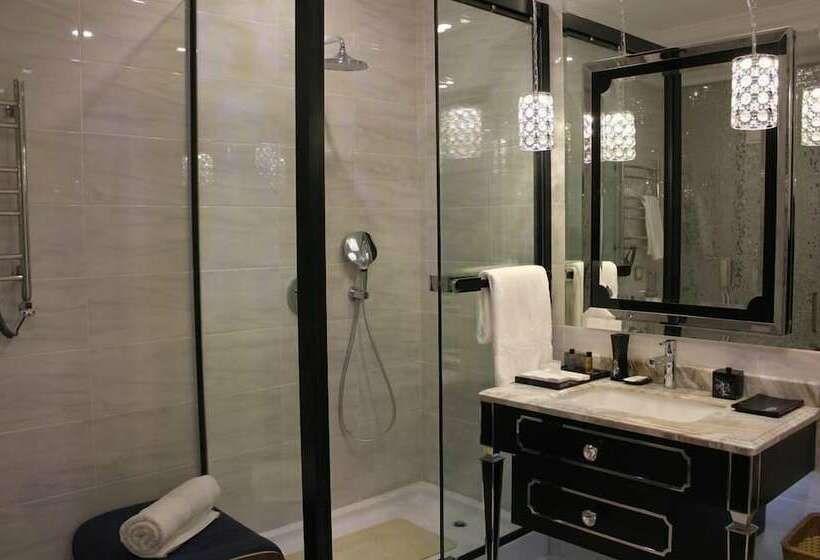 سوییت لوکس, Boutique Hotel Health Club&spa Grandprix