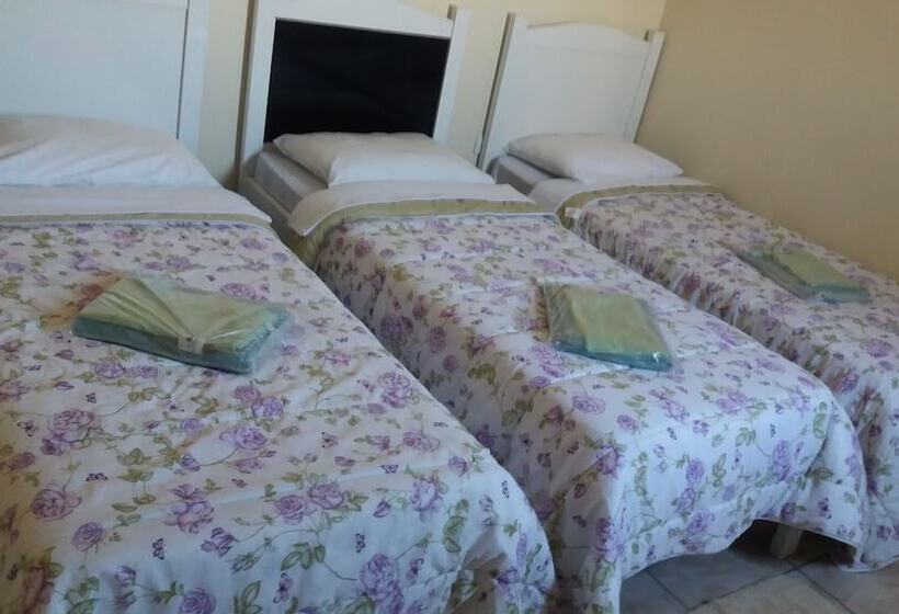 اتاق استاندارد سه نفره, Villa Real