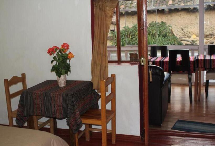 اتاق استاندارد با سرویس بهداشتی مشترک, Killari Hostal