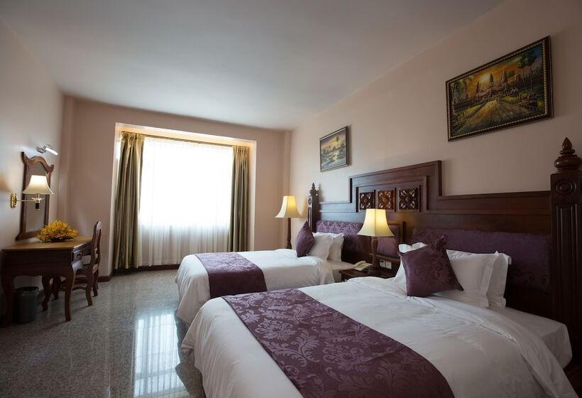 Номер Deluxe, Phnom Penh Era