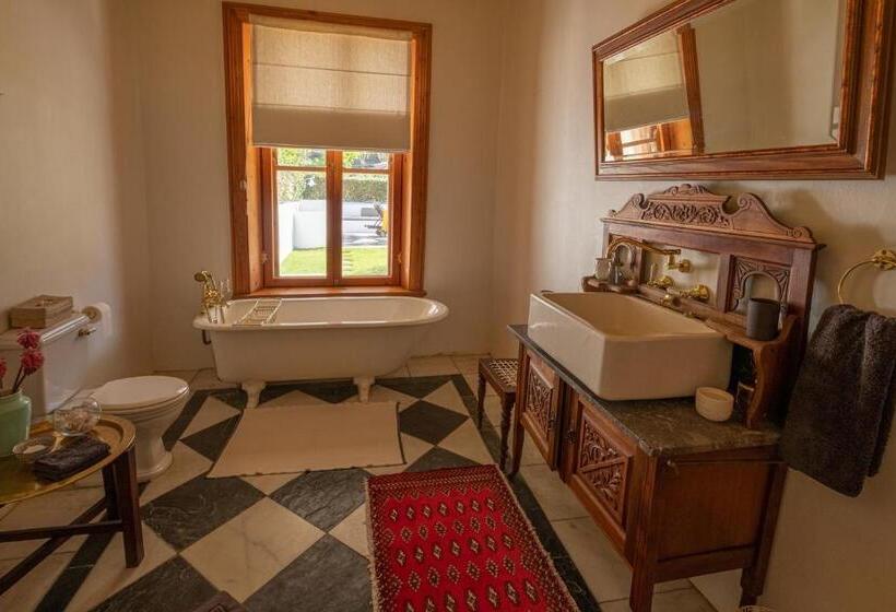 Номер Стандарт, Merindol Manor
