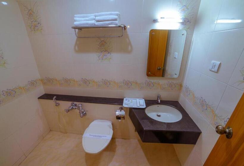 Deluxe Room, Pepper Residency