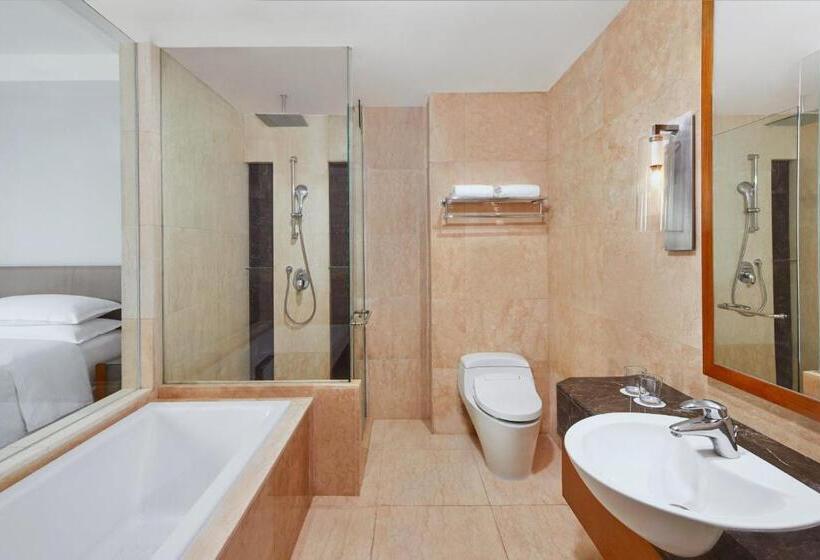 디럭스 스위트, Four Points By Sheraton Manado
