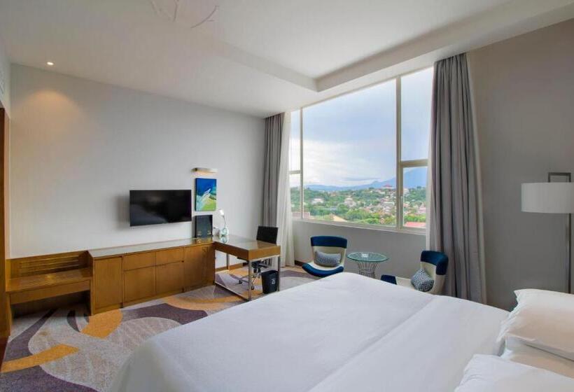 Deluxe Suite, Four Points By Sheraton Manado