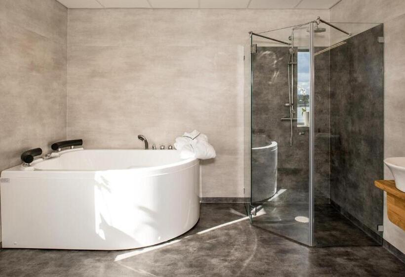 جناح, Strandpiren Hotell
