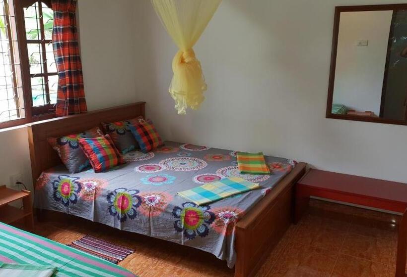 اتاق خانوادگی, Emildale Villa