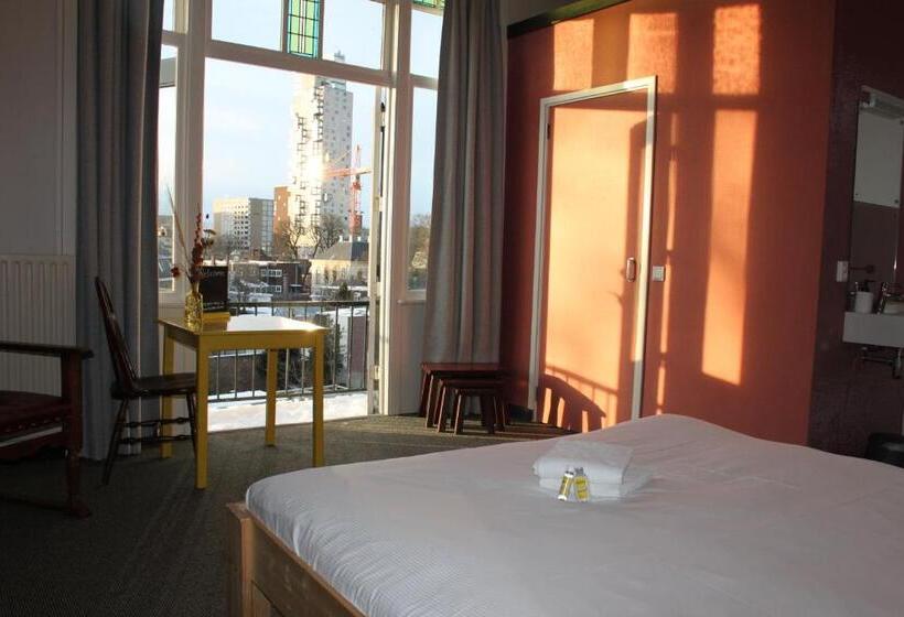 غرفة قياسية, Hostel Roots