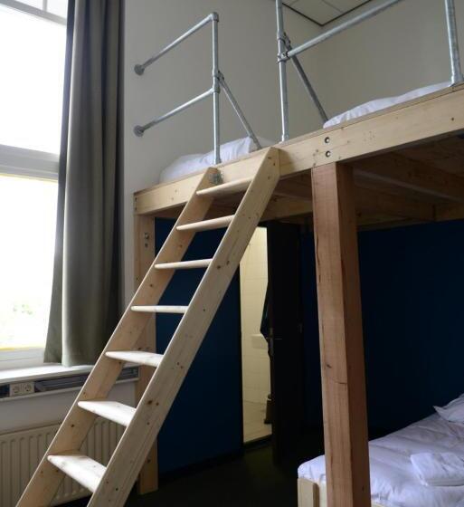 سرير فى غرفة مشتركه, Hostel Roots