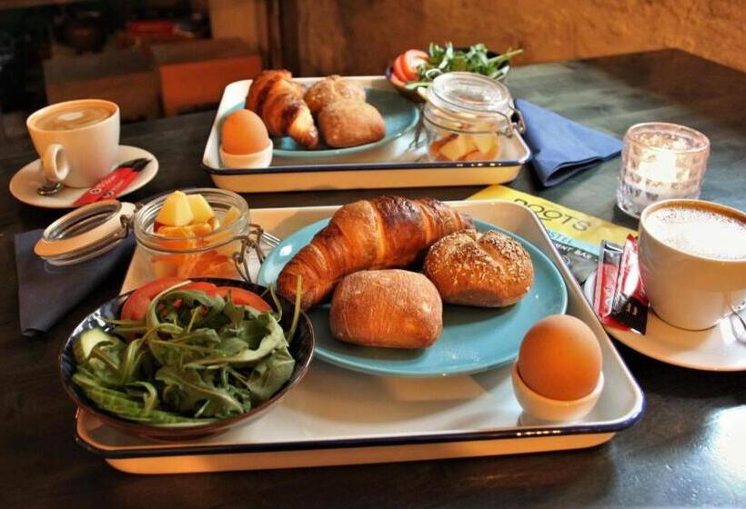 اتاق استاندارد با سرویس بهداشتی مشترک, Hostel Roots