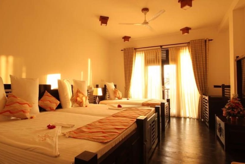 Люкс, Saffron Hotel & Restaurant