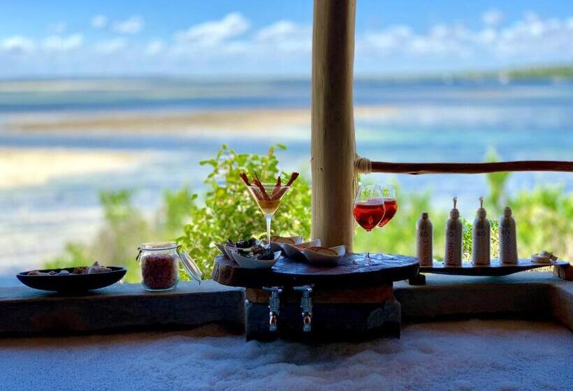 بانگلوی استاندارد با چشم‌انداز دریا, Rock And Sea Resort