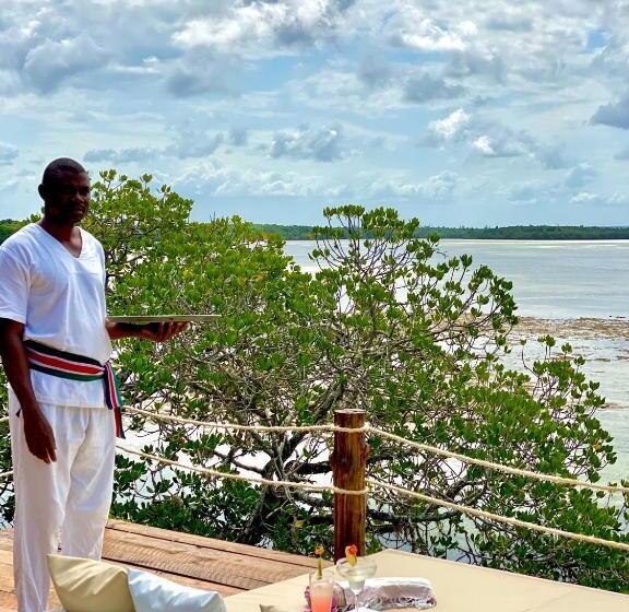 بانگلوی استاندارد با چشم‌انداز دریا, Rock And Sea Resort