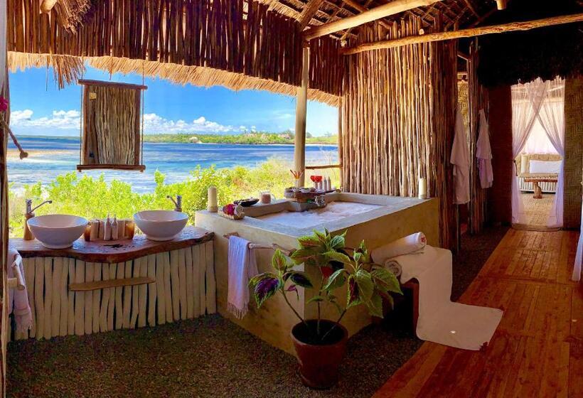 بانگلوی استاندارد با چشم‌انداز دریا, Rock And Sea Resort