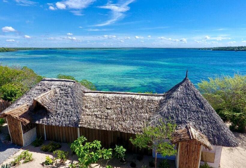 بانگلوی استاندارد با چشم‌انداز دریا, Rock And Sea Resort