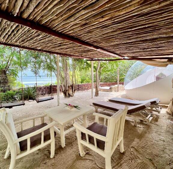 سوئیت با چشم‌انداز, Rock And Sea Resort