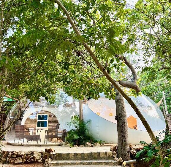 چادر با خدمات رفاهی استاندارد, Rock And Sea Resort