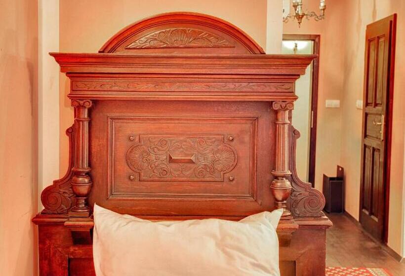 Quarto Triplo Deluxe, Evmolpia
