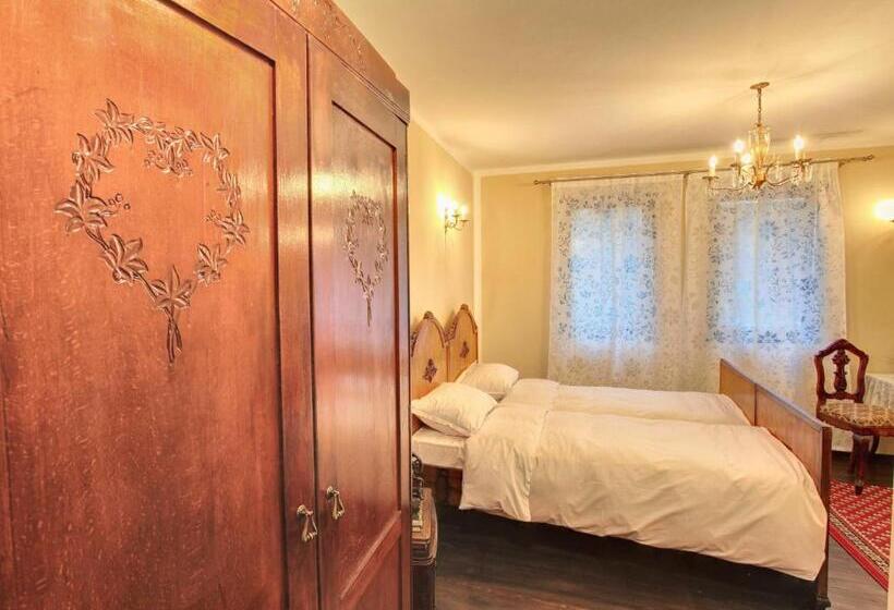 Quarto Superior Quádruplo, Evmolpia