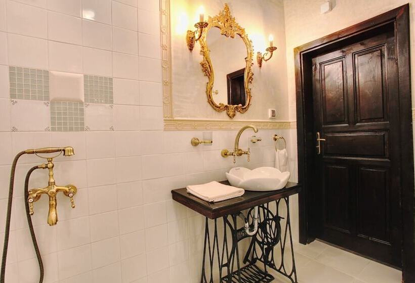 Quarto Triplo Deluxe, Evmolpia
