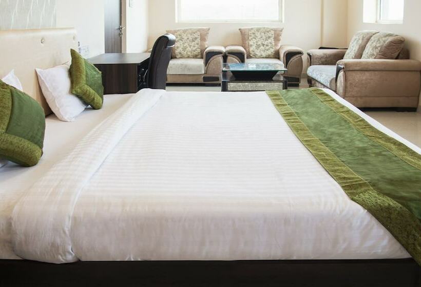 Номер Deluxe, Treebo Atithi Inn