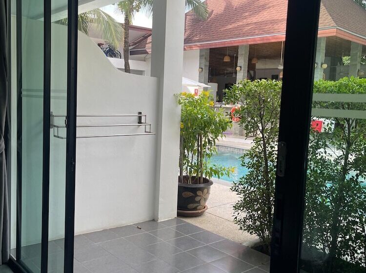 디럭스 룸, Lotus Bleu Resort & Restaurant