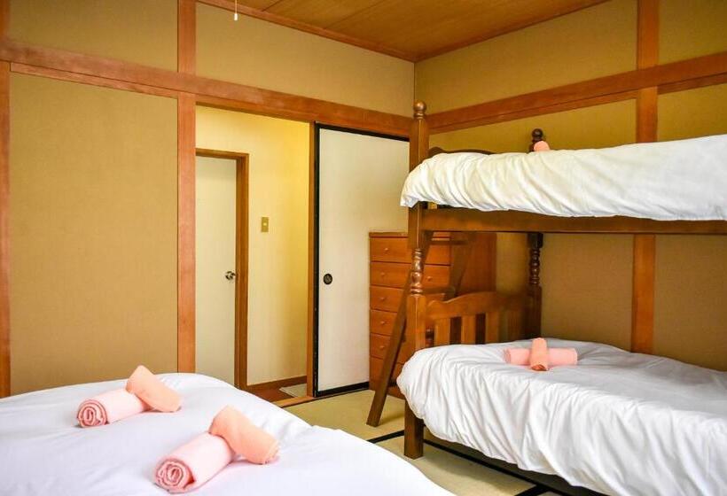 Семейный Номер Совместный Санузел, Asuka Lodge