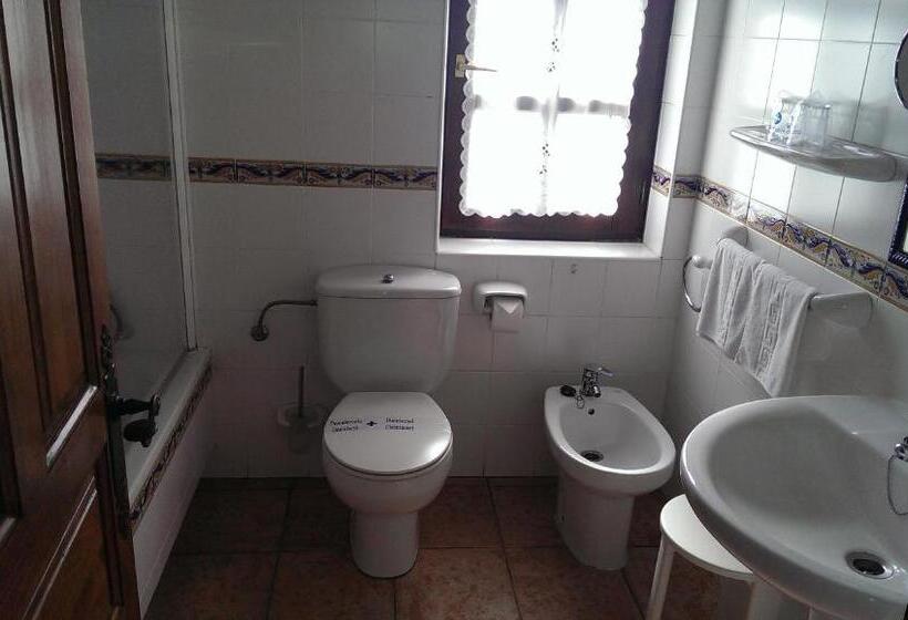 Номер Стандарт с Гидромассажем, Habitaciones Y Estudios  Hotel Posada De Cantabria   Terraza Panorámica  Gintonic Bar