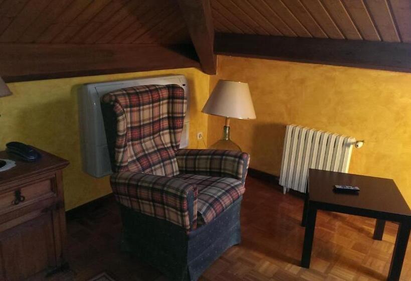 Пентхаус, Habitaciones Y Estudios  Hotel Posada De Cantabria   Terraza Panorámica  Gintonic Bar
