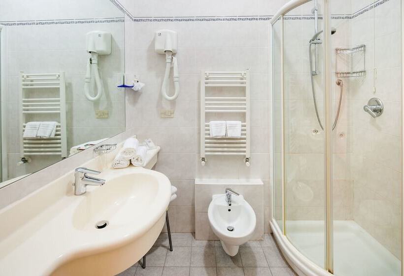 Quarto Triplo Estandar, Curtis Centrale