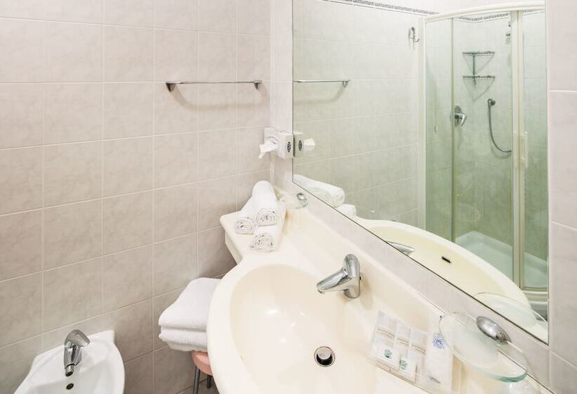 Quarto Triplo Estandar, Curtis Centrale