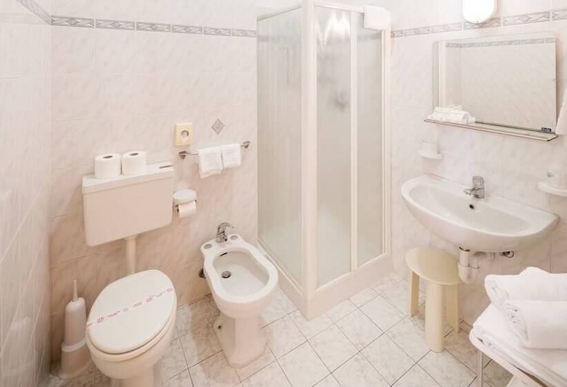 Quarto Triplo Estandar, Curtis Centrale