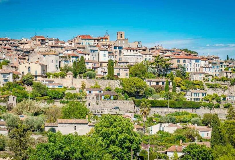 스탠다드 스튜디오, Domaine La Tour Carrée
