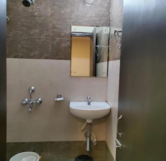 اتاق لوکس, The Avr Hotels & Banquets